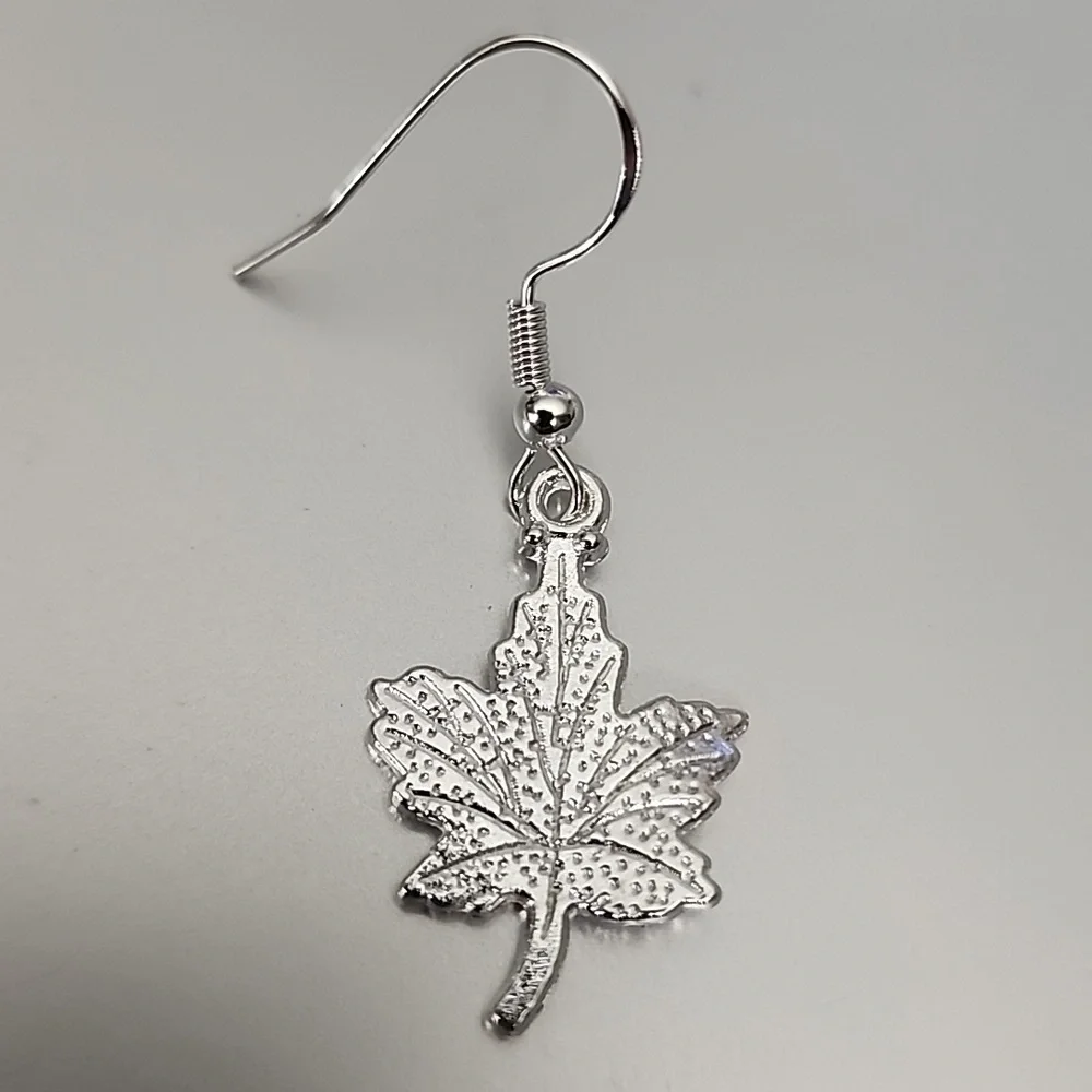 925S post Maple Leaf Earrings Tibeten Alloy Shiny Silver